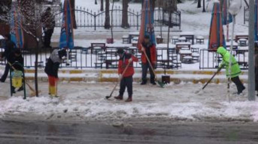 Belediyeden kar mesaisi