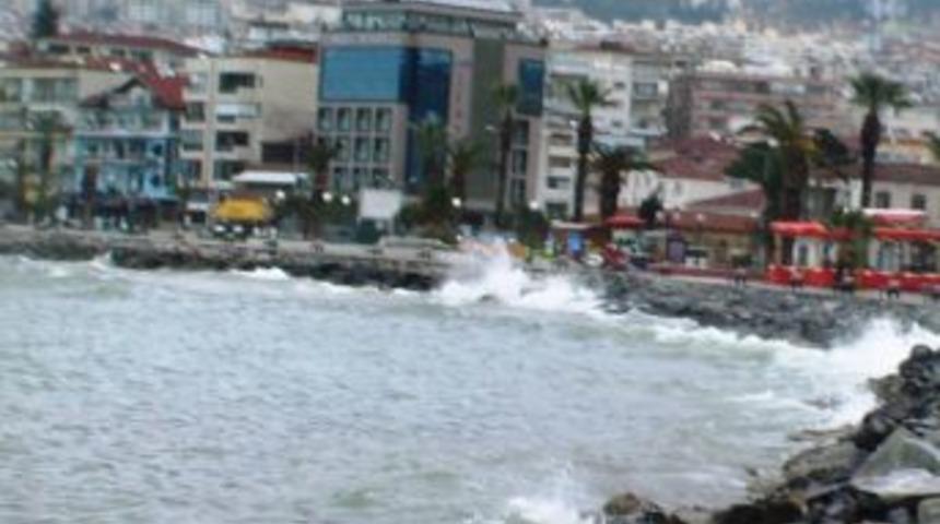 Kuşadası haftaya sis ve yağmurla başladı