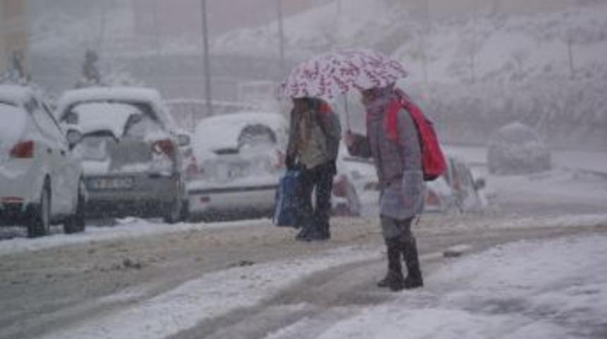 Sakarya'da mart ayında yağan kar şaşırttı