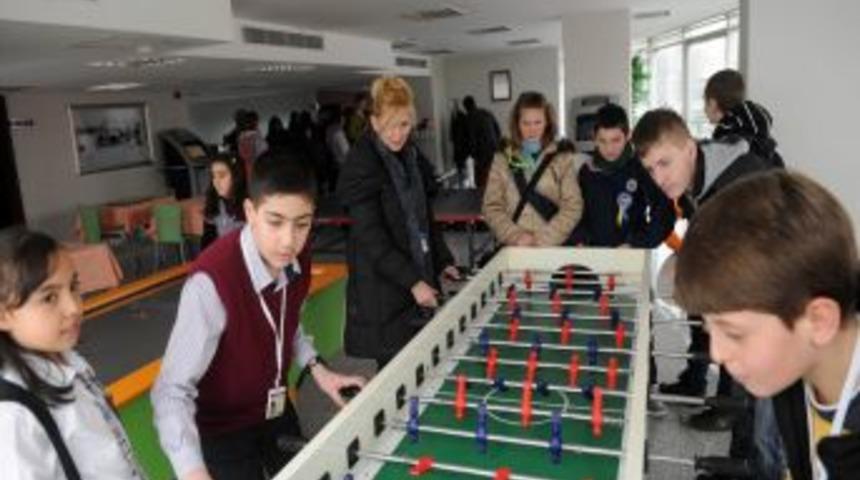 Avrupa'dan gelen işitme engelli &ouml;ğrenciler Başkent'i gezdi