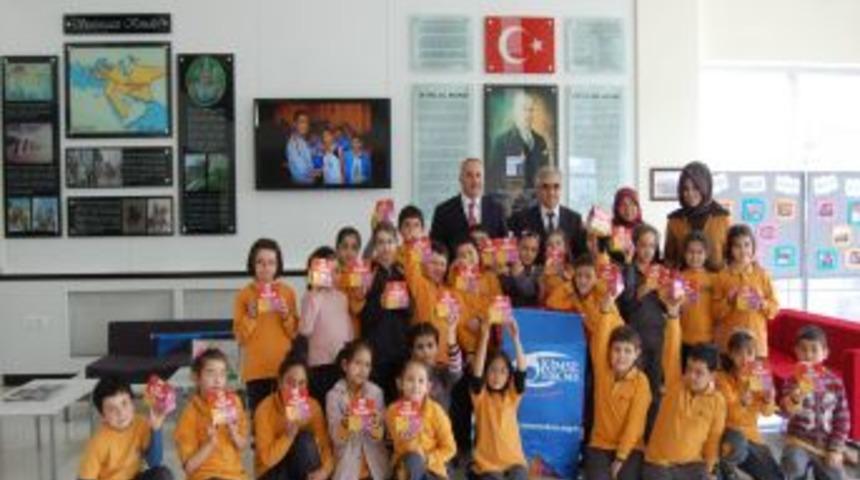 Minik &ouml;ğrenciler, har&ccedil;lıklarının yarısını Van&rsquo;a g&ouml;nderdi