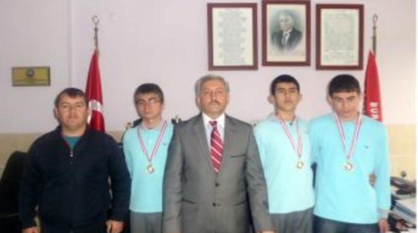 Burç öğrencileri sporda iddiasını sürdürüyor