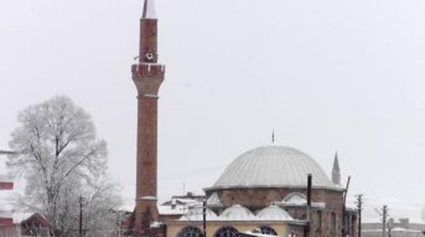 Kayseri- Adana yolundaki Yeni Cami'de 10 g&uuml;nd&uuml;r elektrik yok