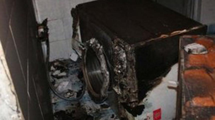 &Ccedil;amaşır makinesi bomba gibi patladı!