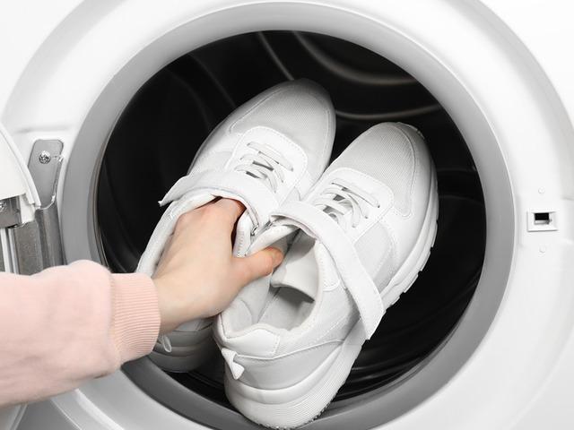 Spor ayakkabıları &ccedil;amaşır makinesine atmak doğru mu?