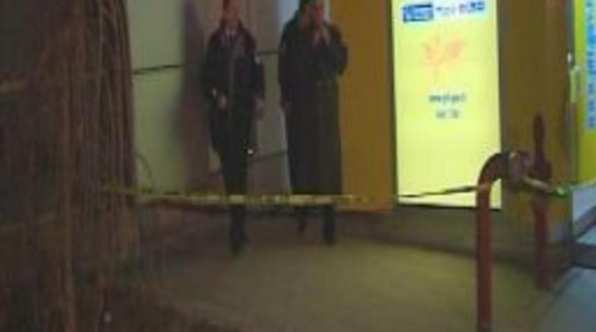 AVM otoparkındaki bankamatik soyuldu