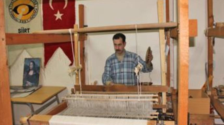 Siirt tiftiği dokumacılığı hızla gelişiyor