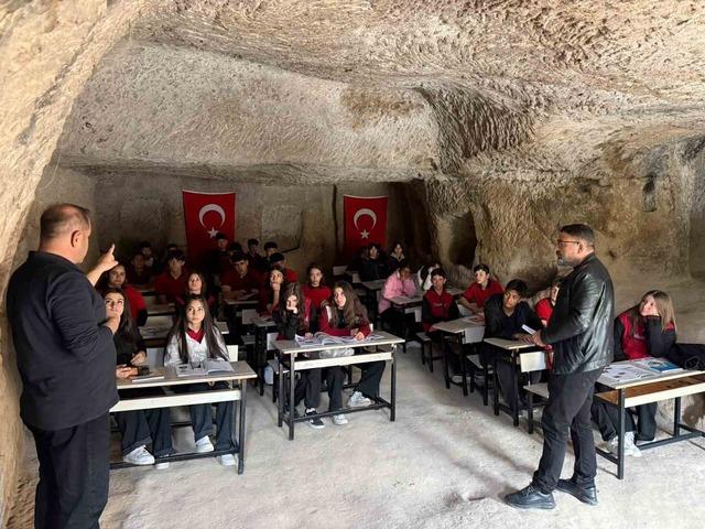 Sınıfa dönüşen tarihi manastır öğrencileri ağırladı 6