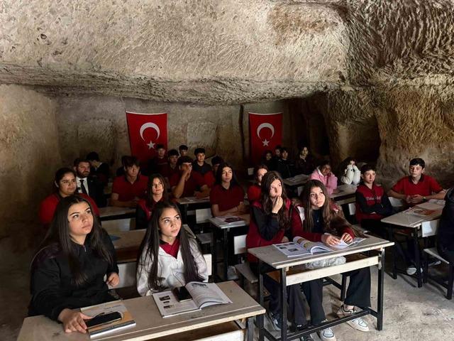 Sınıfa dönüşen tarihi manastır öğrencileri ağırladı 4