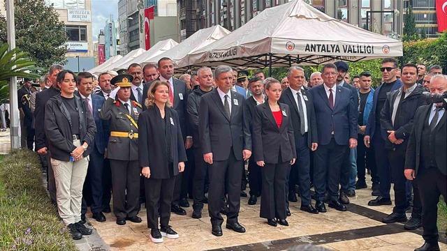 Hayatını kaybeden Muratpaşa Kaymakamı Kara gözyaşlarıyla uğurlandı 10
