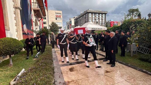 Hayatını kaybeden Muratpaşa Kaymakamı Kara gözyaşlarıyla uğurlandı 8