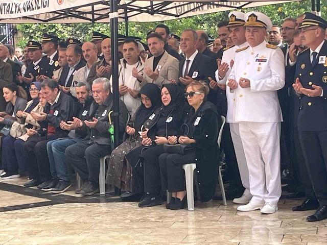 Hayatını kaybeden Muratpaşa Kaymakamı Kara gözyaşlarıyla uğurlandı 6