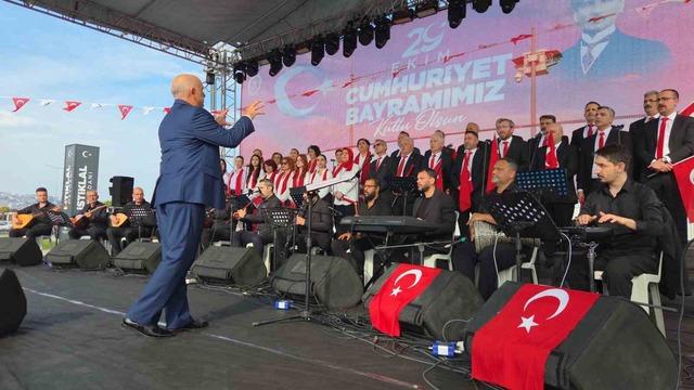 1919 metrelik bayraklı "Cumhuriyet Yürüyüşü" 11