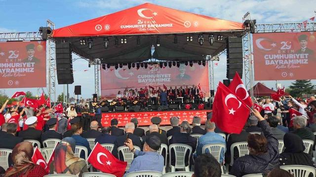 1919 metrelik bayraklı "Cumhuriyet Yürüyüşü" 9