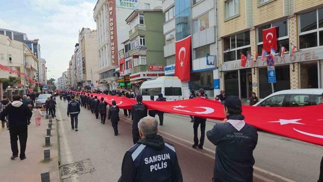 1919 metrelik bayraklı "Cumhuriyet Yürüyüşü" 3