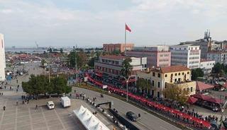 1919 metrelik bayraklı "Cumhuriyet Yürüyüşü"