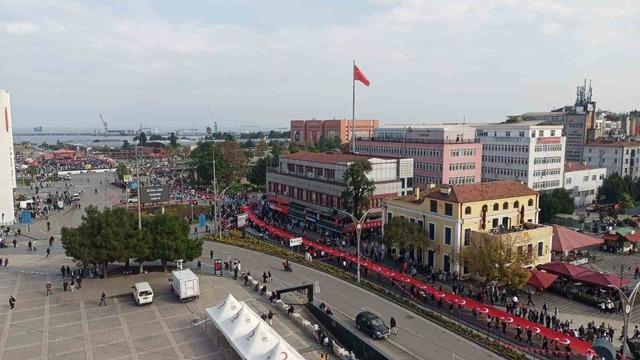 1919 metrelik bayraklı Cumhuriyet Yürüyüşü