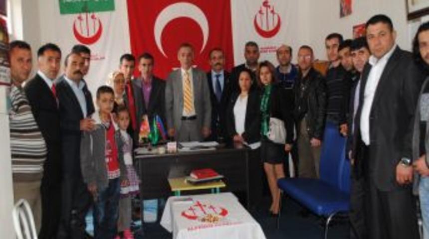 BBP'liler, Esed'e sivilleri &ouml;ld&uuml;rmede 'babanın yolundan gitme' uyarısı yaptı