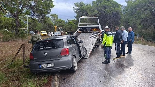 Otel servis midibüsü ile otomobil çarpıştı: 1 yaralı 5
