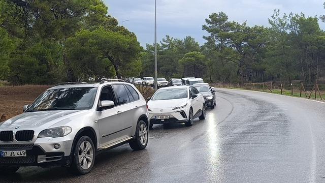 Otel servis midibüsü ile otomobil çarpıştı: 1 yaralı 3
