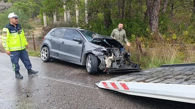 Otel servis midibüsü ile otomobil çarpıştı: 1 yaralı 2