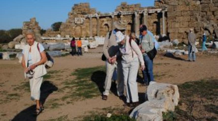 İngilizler, Anadolu turuyla T&uuml;rkiye'nin arkeolojik zenginliklerini tanıyor