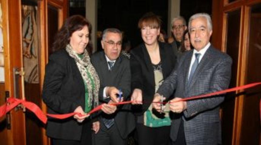 Sanatçı Mercan Tümer yağlı boya sergisi açtı