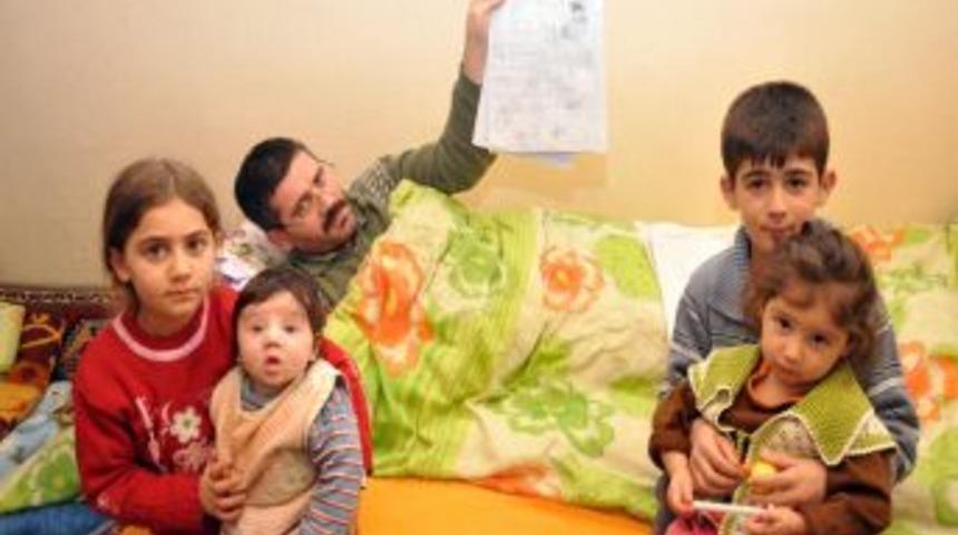 Yatalak baba, ailesi i&ccedil;in yardım bekliyor