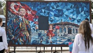 Düzce'de lise öğrencileri cumhuriyet coşkusunu tuvallerine yansıttı