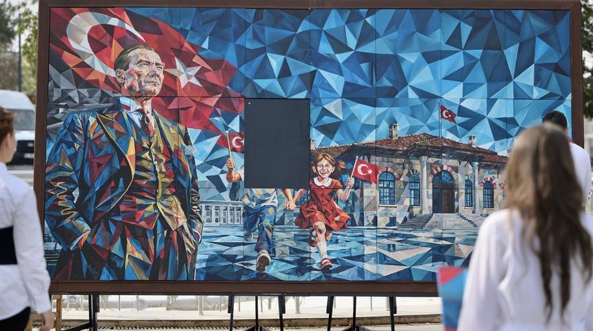 Düzce'de lise öğrencileri cumhuriyet coşkusunu tuvallerine yansıttı
