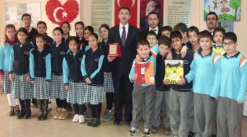 Anafen başarılı &ouml;ğrencileri altınla &ouml;d&uuml;llendirdi