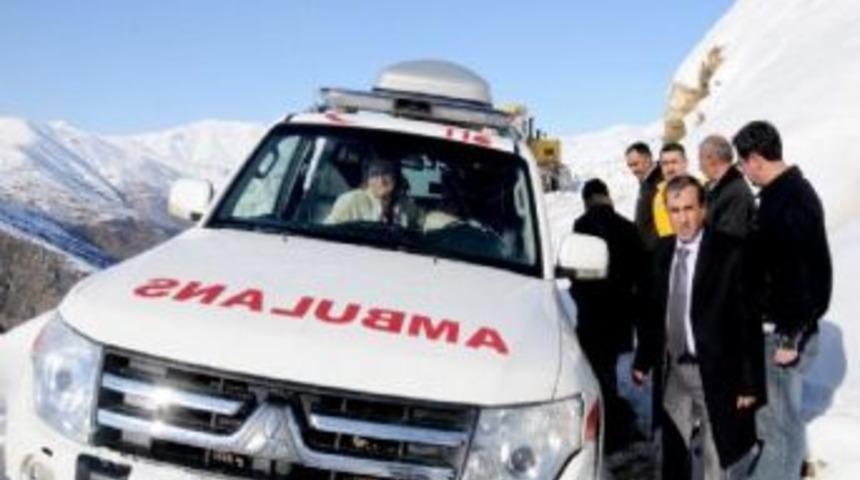 Batman&rsquo;da kardan kapanan k&ouml;y yolları a&ccedil;ılıyor