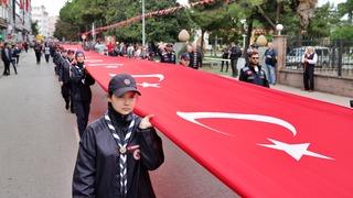 Samsun'da 1919 metrelik Türk bayrağıyla Cumhuriyet'in 103. yılı kutlandı