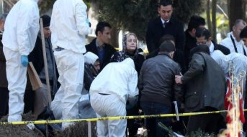 Mezarı a&ccedil;ılan Rıdvan &Ouml;zden'in kemikleri Adli Tıp'a g&ouml;nderildi