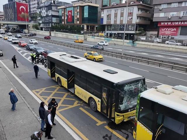 İETT otobüsleri Üsküdar'da çarpıştı! Yaralılar var