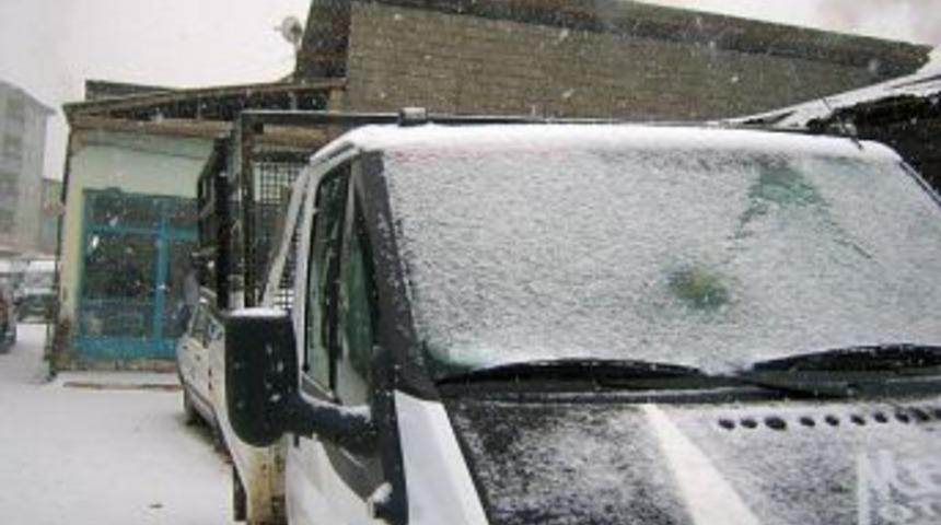 Mart kapıdan baktırdı kazma k&uuml;rek yaktırdı