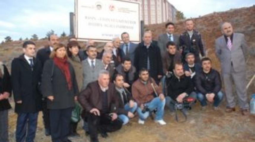 Aksarayda gazeteciler fidan dikti