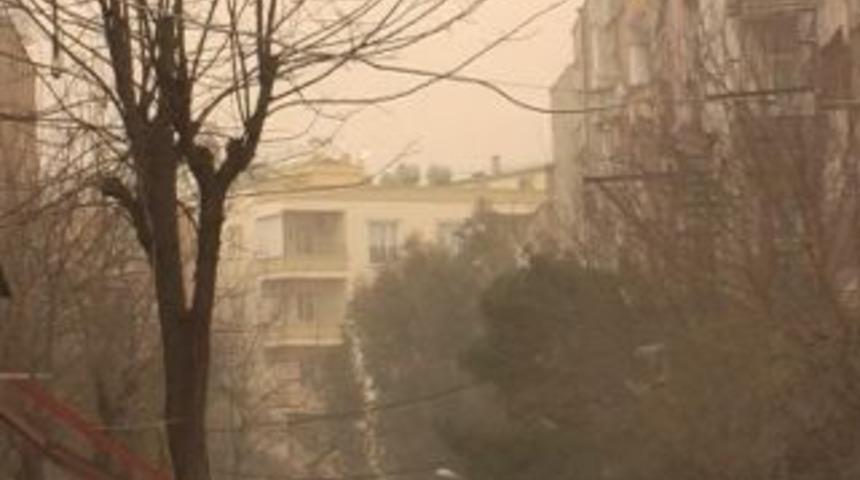 Şanlıurfa&rsquo;ya toz yağıyor