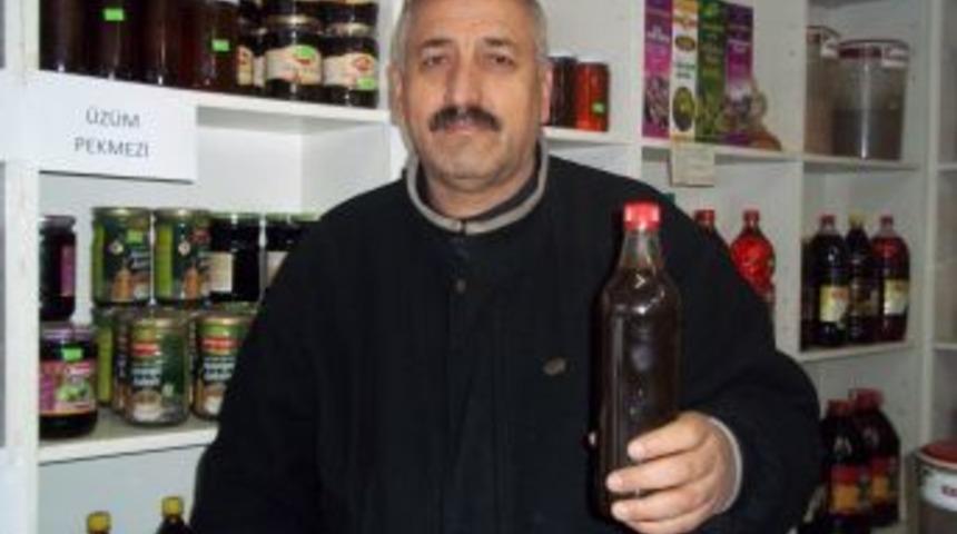 Hatay&rsquo;ın Erzin İl&ccedil;esin'de doğal olarak &uuml;retilen nar ekşisi