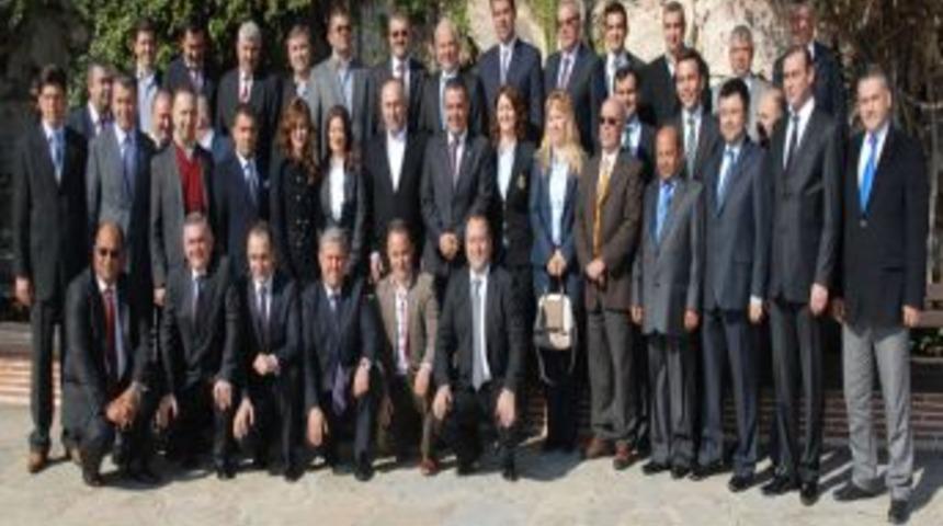 &Ccedil;avuşoğlu: Fitne tohumları ekilse de, T&uuml;rkiye yolunda emin adımlarla ilerliyor