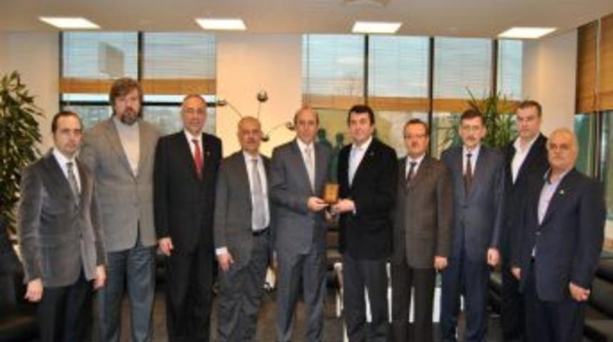 Rekt&ouml;r Dilek, &ouml;ğrencilerin &ouml;ğrendiklerini sanayide pratiğe d&ouml;kmesini istedi