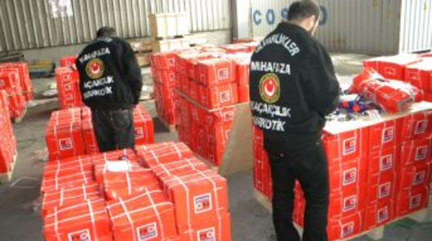 İzmir g&uuml;mr&uuml;ğ&uuml;nde 2 milyon liralık operasyon