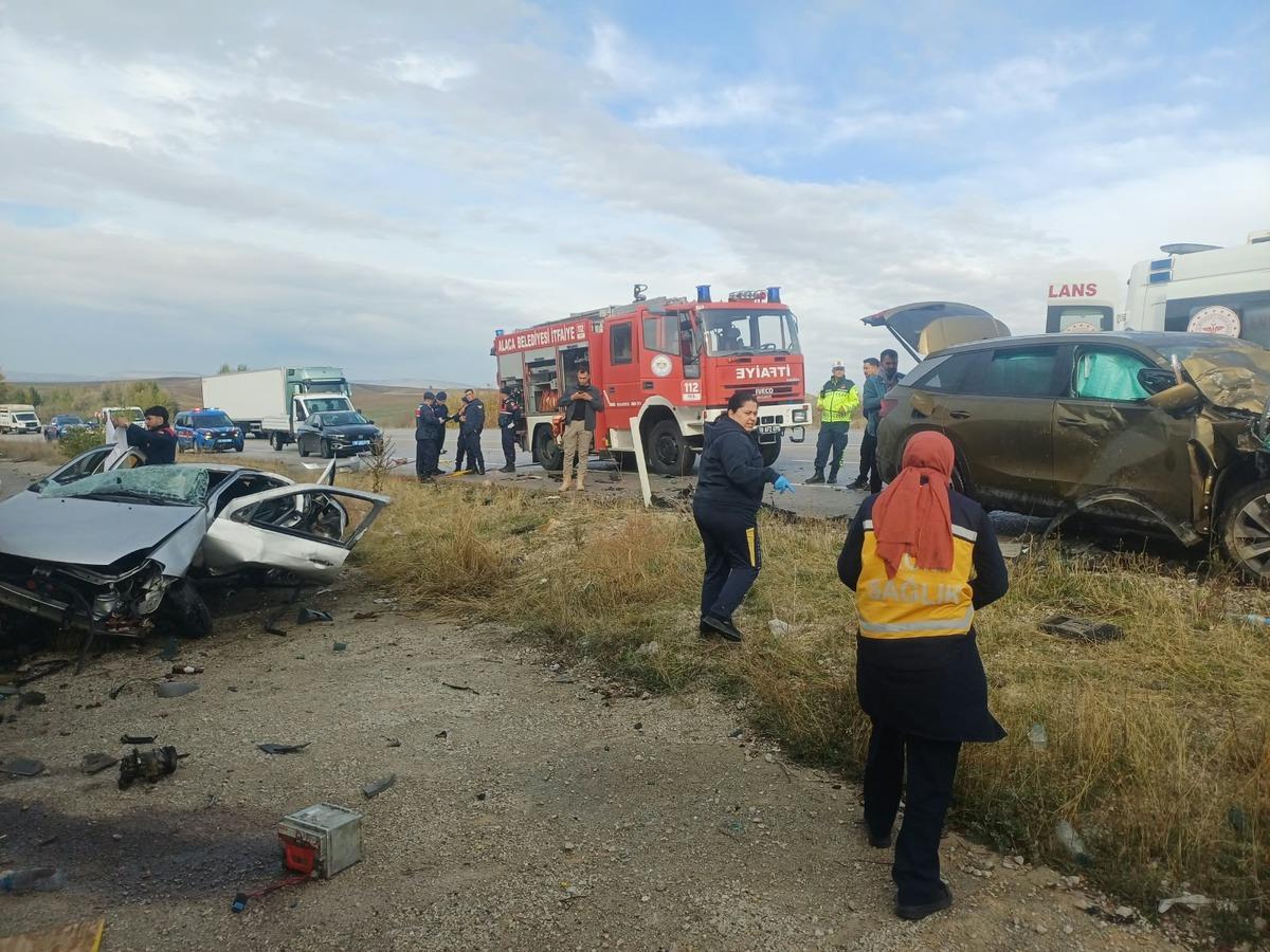 Çorum da feci kaza: 4 ölü, 2 yaralı 2
