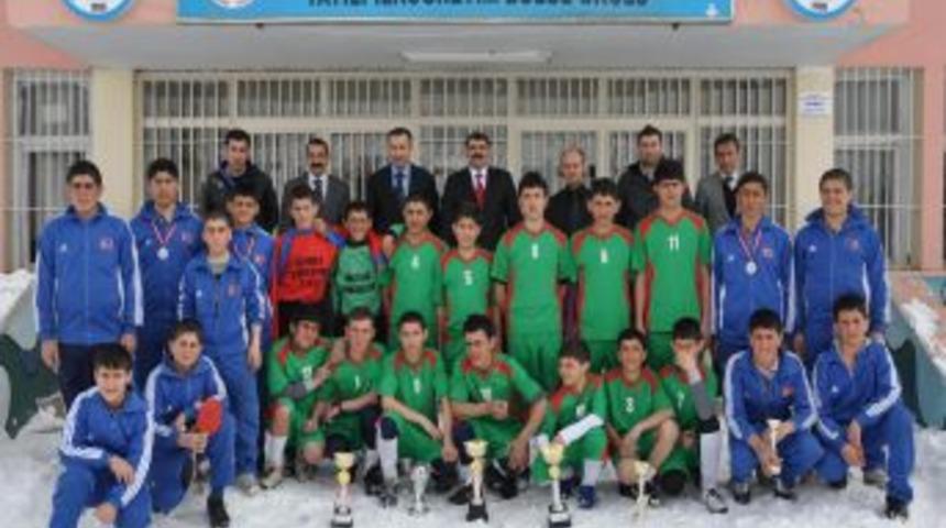 K&uuml;mbet YİBO hem eğitimde hem de sporda başarılı