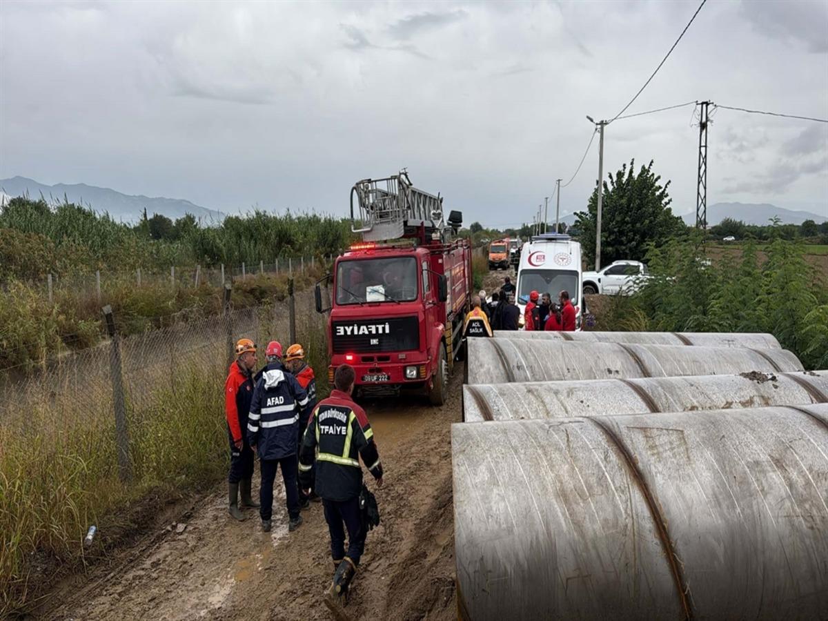 Aydın da kanalizasyon kazısında toprak kaydı; 1 ölü 1