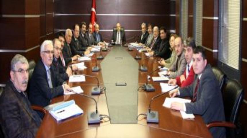 Vali Kızılcık: İşsizliğin azalması, rekabet&ccedil;i ekonominin oluşmasına katkı sağlar