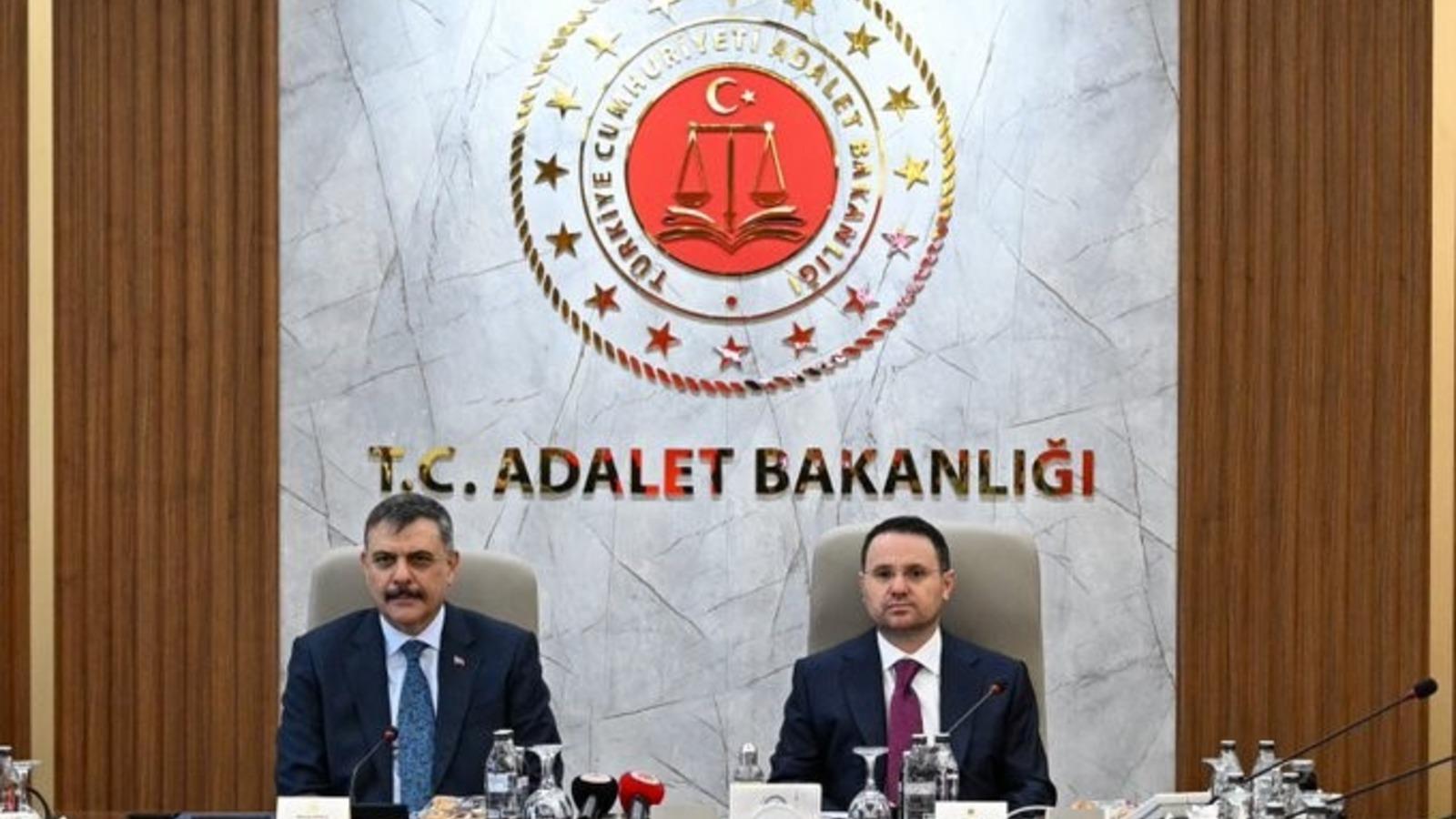 Bakan Gürlek, Bakan Çiftçi ile bir araya geldi