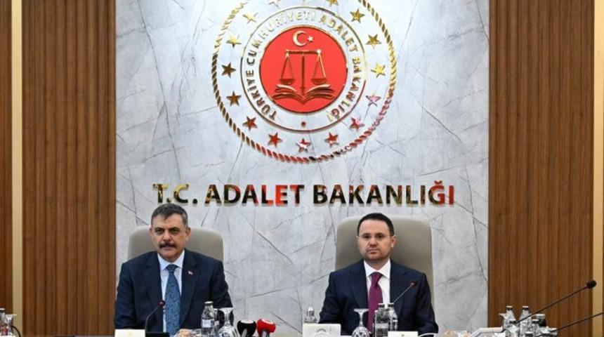 Bakan Gürlek, Bakan Çiftçi ile bir araya geldi