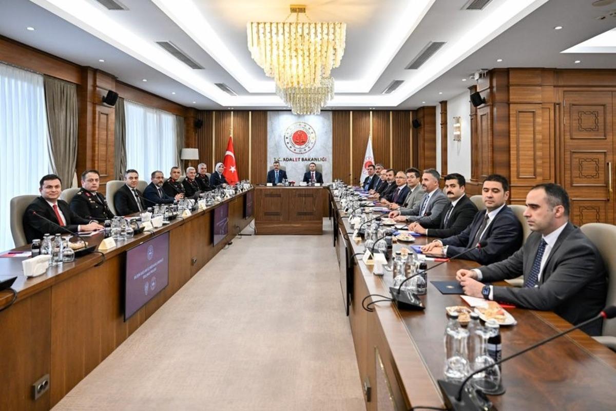 Bakan Gürlek, Bakan Çiftçi ile bir araya geldi 1
