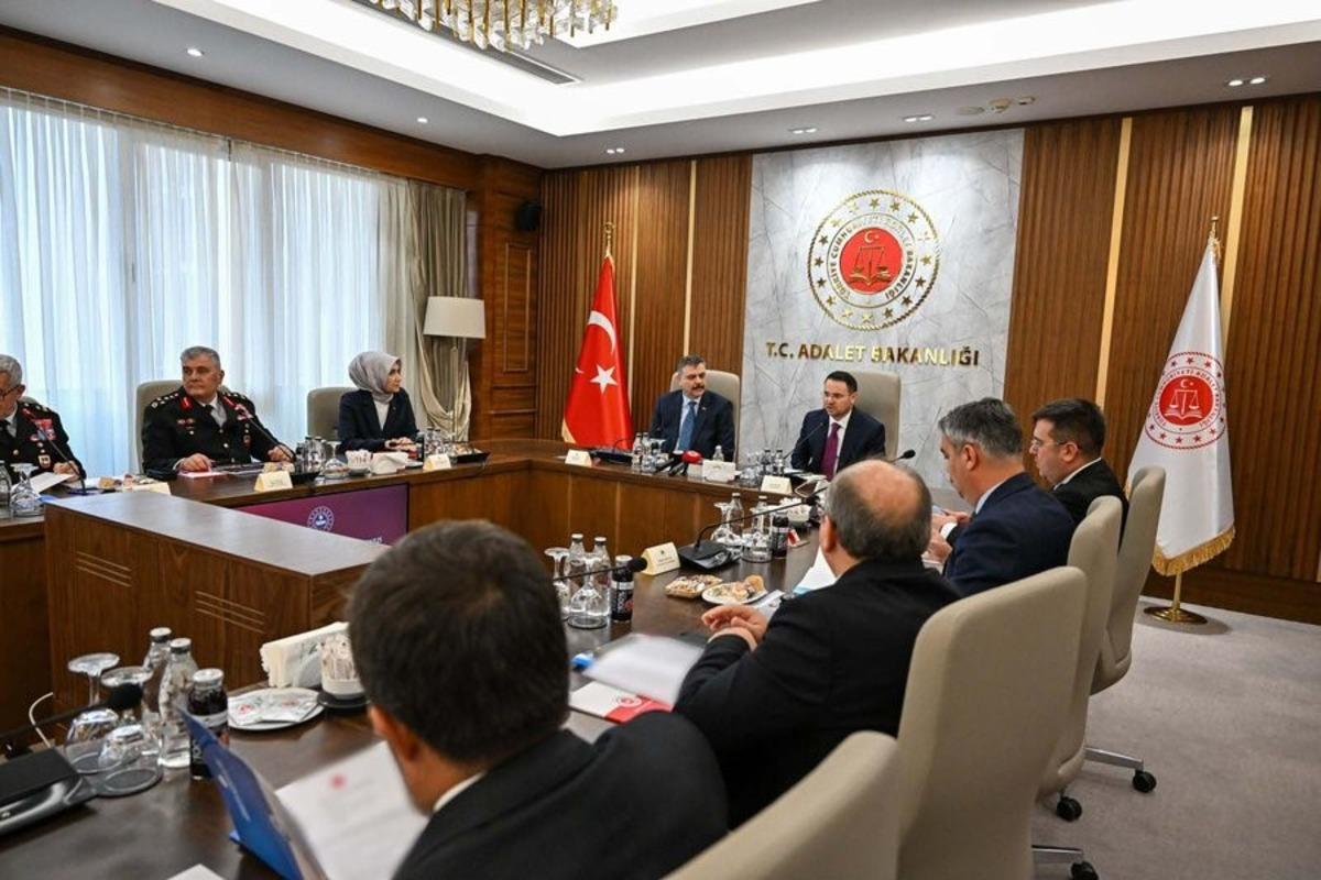 Bakan Gürlek, Bakan Çiftçi ile bir araya geldi 2